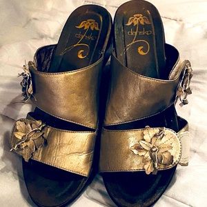 Dansko size 39 women’s slip on sandals in pewter